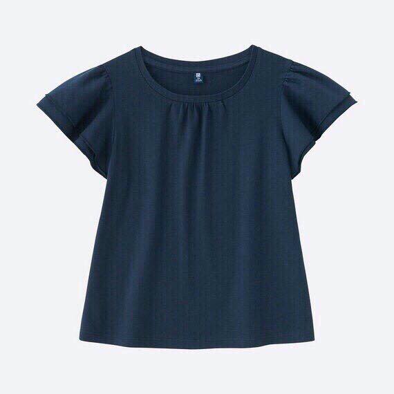Áo thun màu xanh navy bé gái hiệu Gu, xuất xịn cam. Chất thun và form từ Nhật rất đẹp ạ, size cho bé từ 20kg đến 40kg.